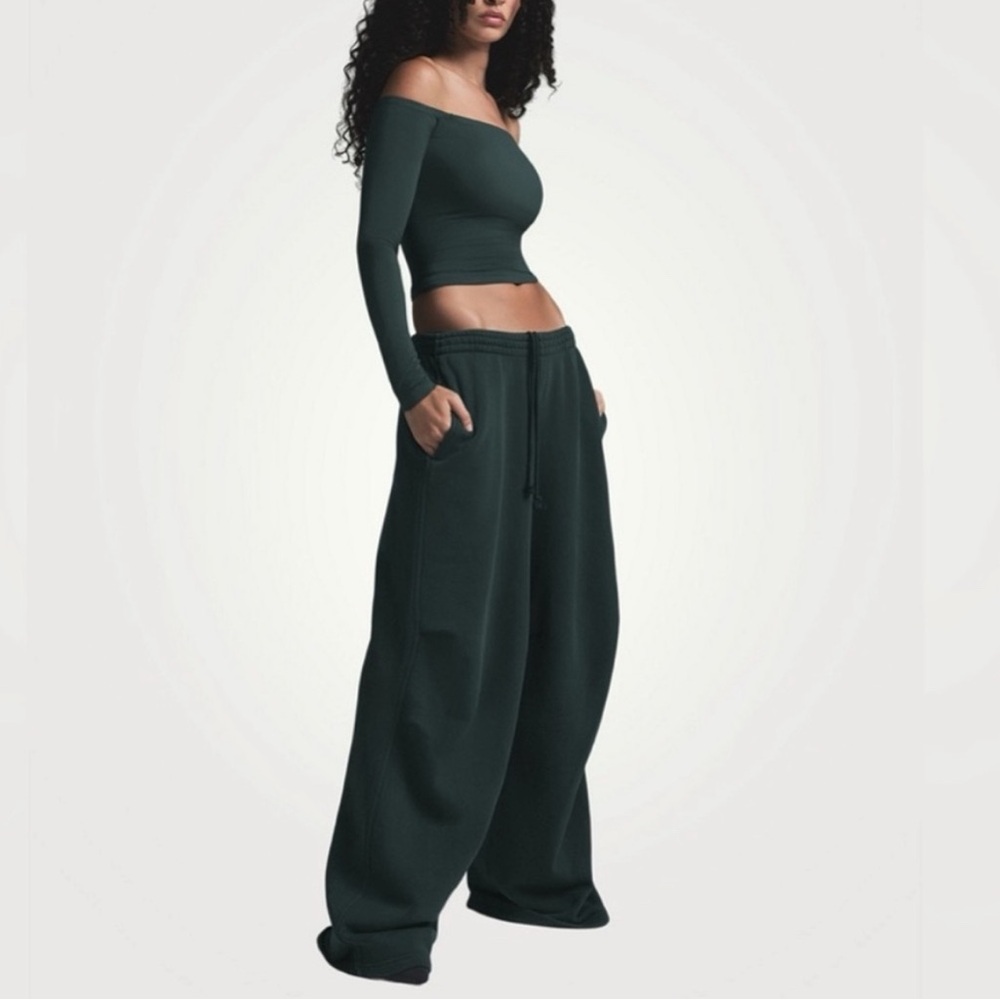 SKIMS Dark Green Wide-Leg Pants - like new